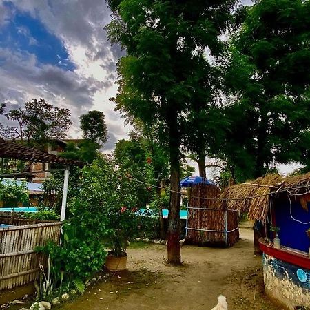 River Park Retreat Sauraha Luaran gambar