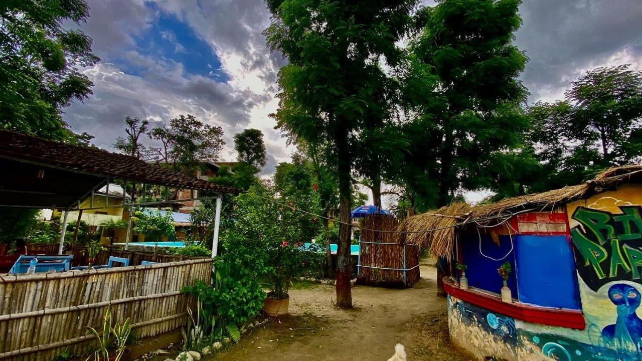 River Park Retreat Sauraha Luaran gambar