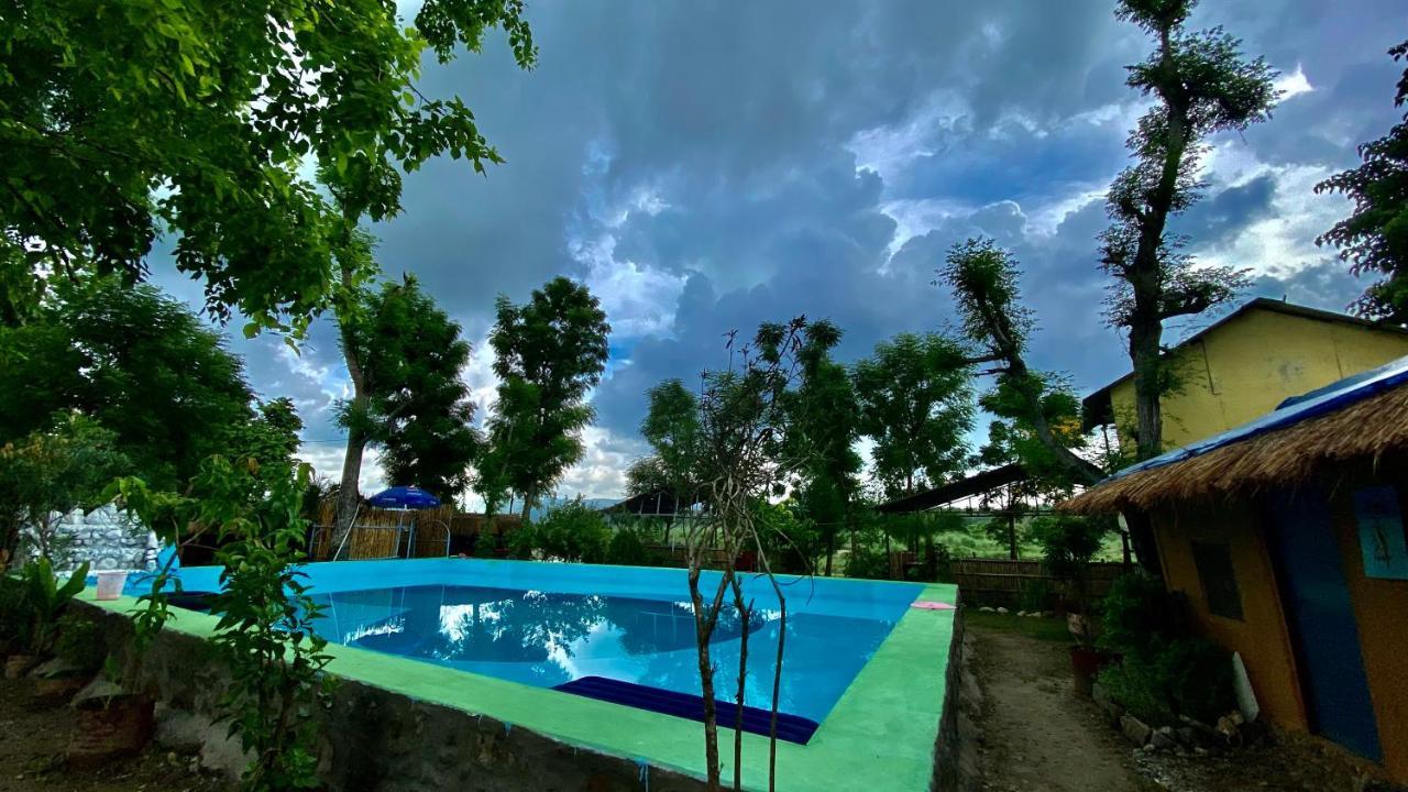 River Park Retreat Sauraha Luaran gambar