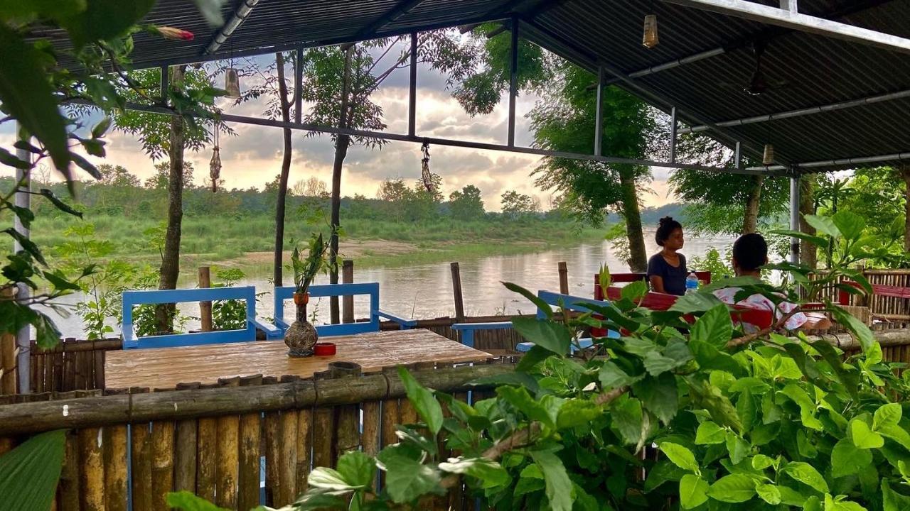 River Park Retreat Sauraha Luaran gambar